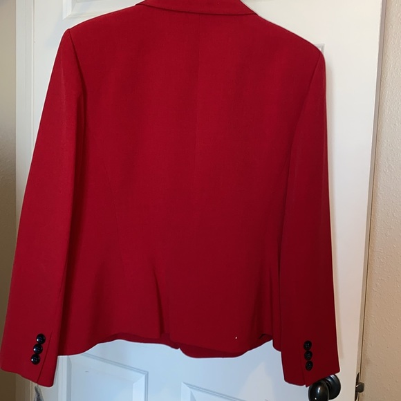 Kasper Petite NWT ☄️ women’s fire red with black buttons front & sleeves,, lined - Picture 2 of 5
